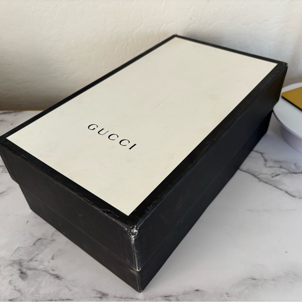 Gucci logo-debossed leather Derby shoes - Picture 11 of 12